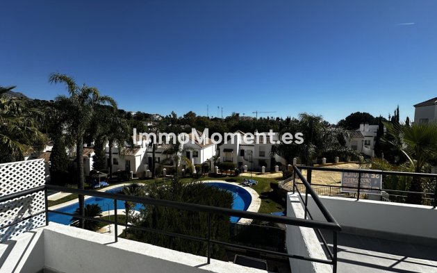 Resale - Apartment - Marbella - Nueva Andalucía