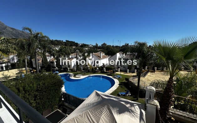 Resale - Apartment - Marbella - Nueva Andalucía