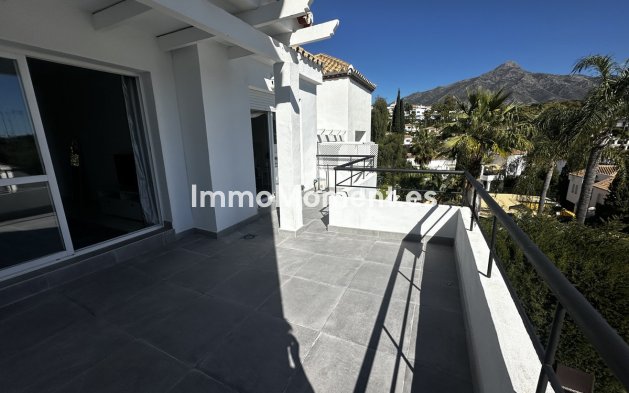 Resale - Apartment - Marbella - Nueva Andalucía