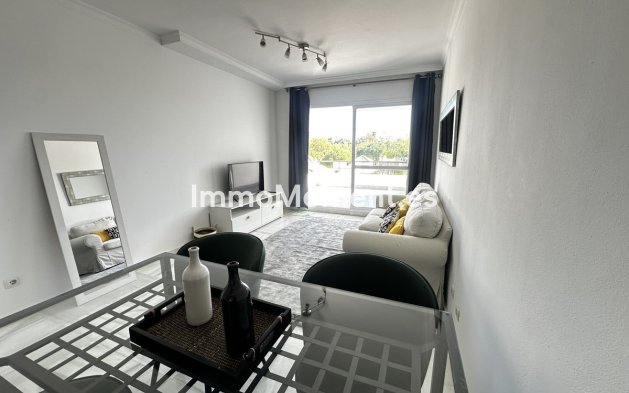 Resale - Apartment - Marbella - Nueva Andalucía