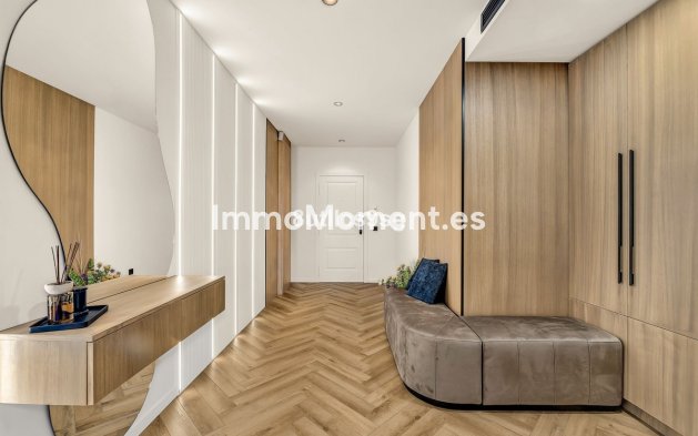 Resale - Apartment - Marbella - Nueva Andalucía