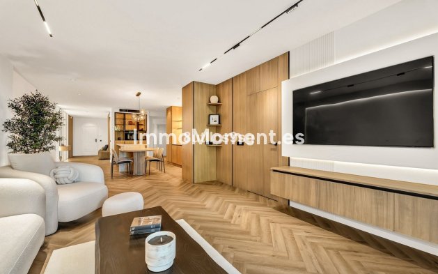 Resale - Apartment - Marbella - Nueva Andalucía