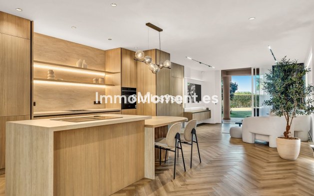 Resale - Apartment - Marbella - Nueva Andalucía