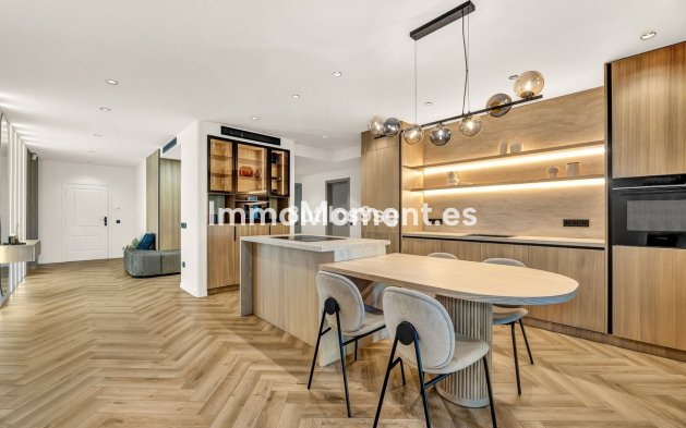 Resale - Apartment - Marbella - Nueva Andalucía