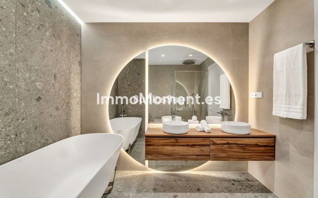 Resale - Apartment - Marbella - Nueva Andalucía