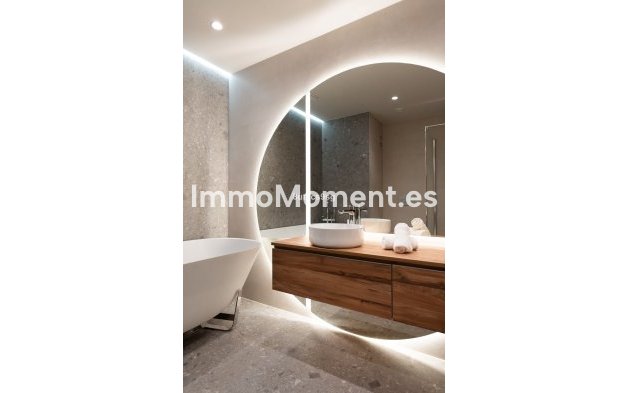 Resale - Apartment - Marbella - Nueva Andalucía