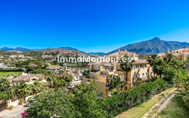 Resale - Apartment - Marbella - Nueva Andalucía