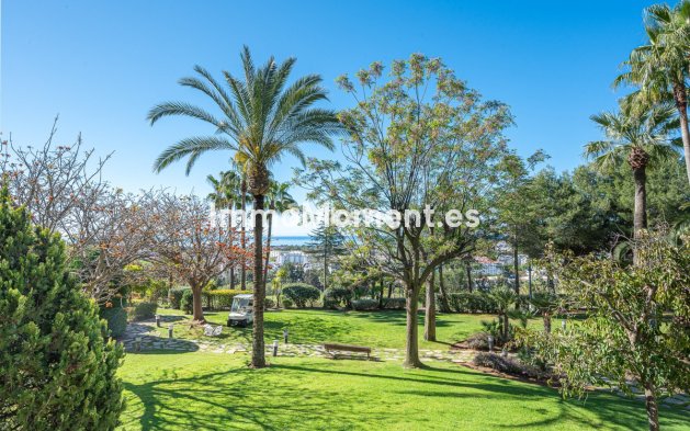 Resale - Apartment - Marbella - Nueva Andalucía